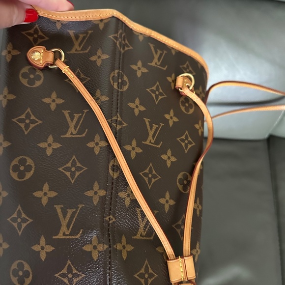 Louis Vuitton Neverfull MM - Picture 4 of 9